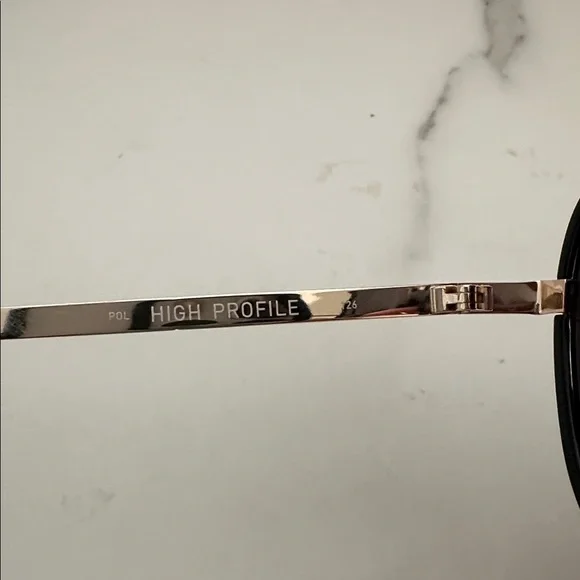 Quay High Profile Sunglasses - Picture 4 of 7